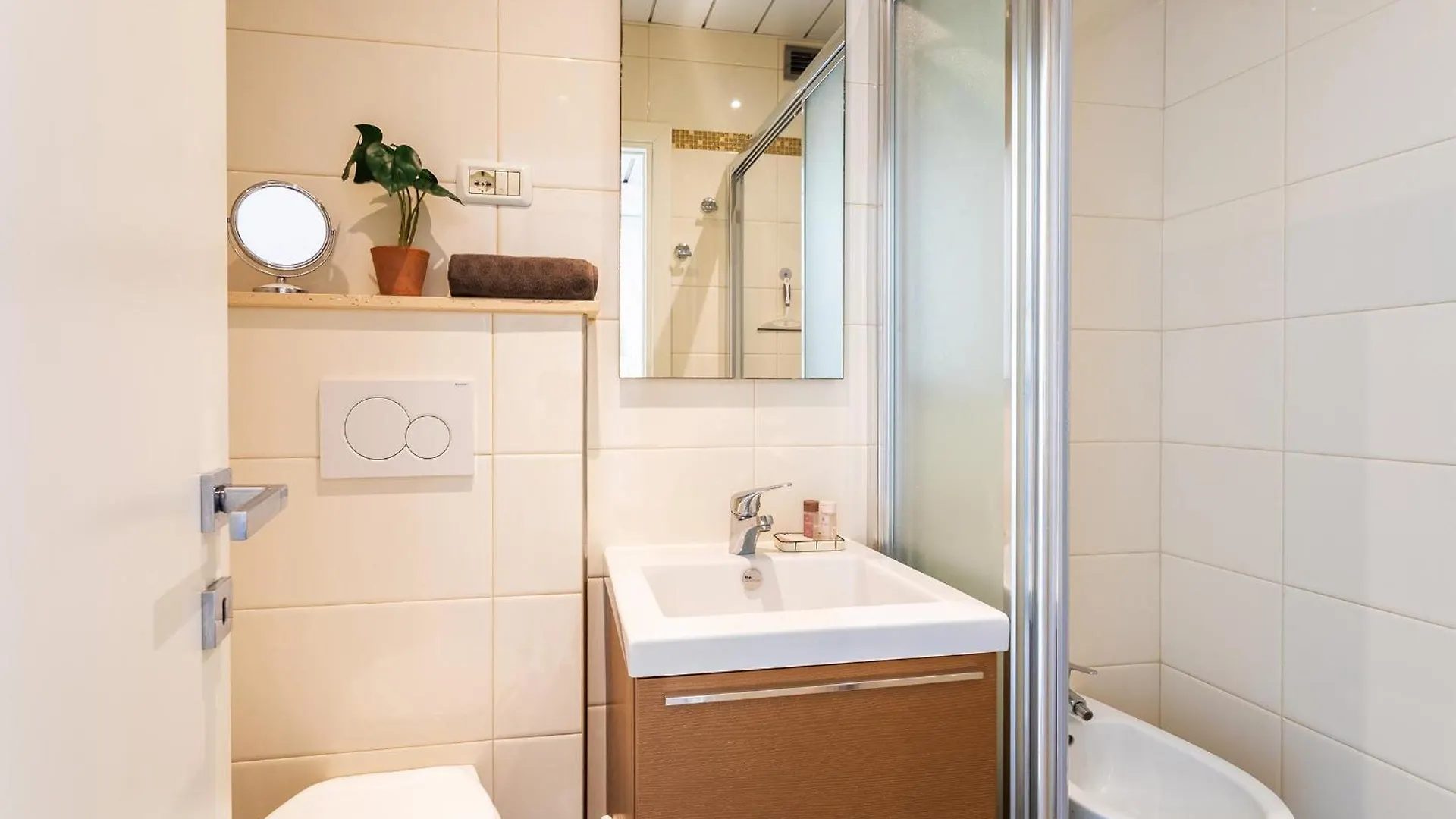Apartment Royal Luxembourg Ap4397 By Riviera Holiday Homes Nice